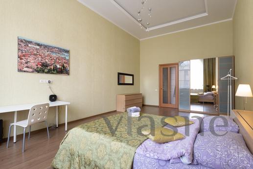 A huge bright apartment on Pestel, 14, Saint Petersburg - apartment by the day