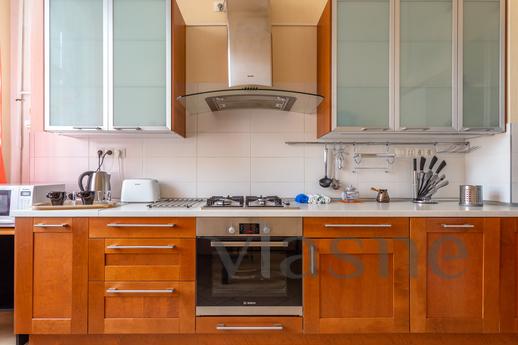 A huge bright apartment on Pestel, 14, Saint Petersburg - apartment by the day