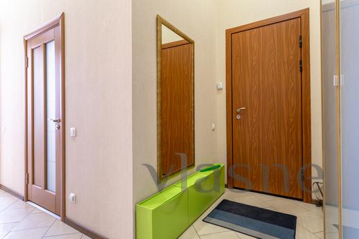 A huge bright apartment on Pestel, 14, Saint Petersburg - apartment by the day
