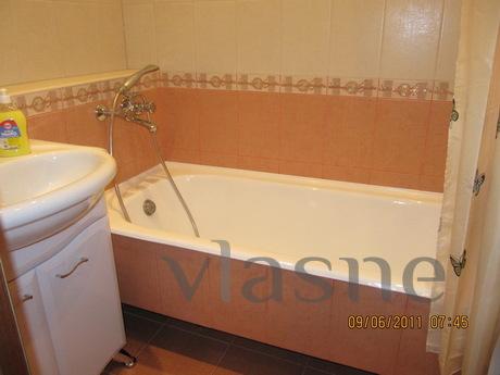 2 r apartment in a center  near a subway, Saint Petersburg - apartment by the day