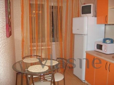 Bright apartment in the metro Commandant, Saint Petersburg - apartment by the day