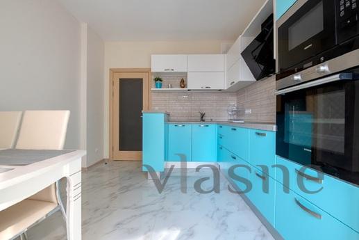 Apartment with modern renovation, next to the Beryozovaya Ro