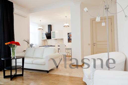 For rent one bedroom apartment 150 meters from m.Tverskaya. 