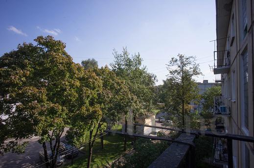 2kkv with balcony close to Metro, Saint Petersburg - apartment by the day