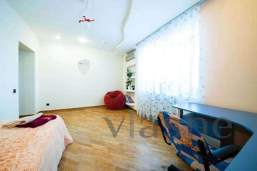 3 bedroom apartment on Pugacheva 3 bedroom apartment on Pugacheva, Saratov - apartment by the day