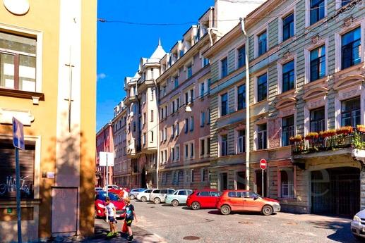 Apartments near the Hermitage, Saint Petersburg - apartment by the day