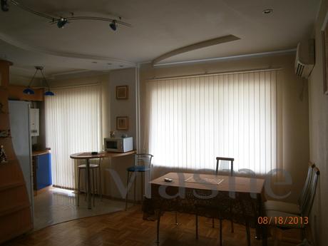 3 bedroom apartment in the Center, Rostov-on-Don - apartment by the day