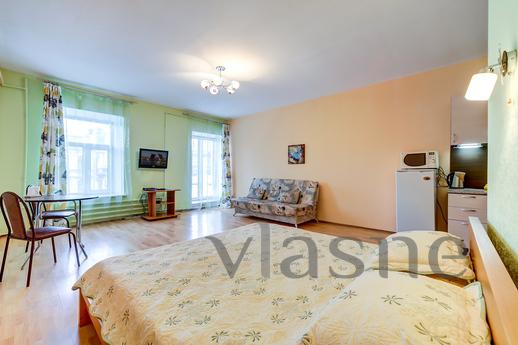 Studio apartment overlooking the Nevsky, Saint Petersburg - apartment by the day