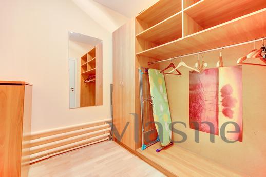 Studio apartment overlooking the Nevsky, Saint Petersburg - apartment by the day