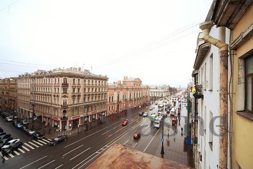 Studio apartment overlooking the Nevsky, Saint Petersburg - apartment by the day