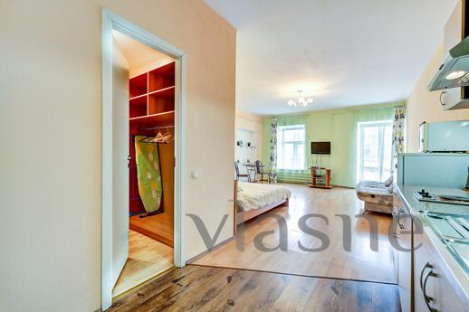 Studio apartment overlooking the Nevsky, Saint Petersburg - apartment by the day