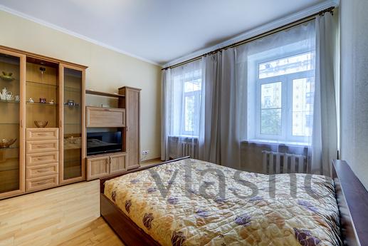 Spacious 2-bedroom apartment, Saint Petersburg - apartment by the day