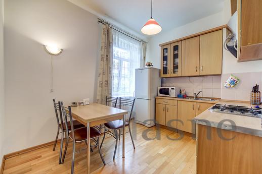 Spacious 2-bedroom apartment, Saint Petersburg - apartment by the day