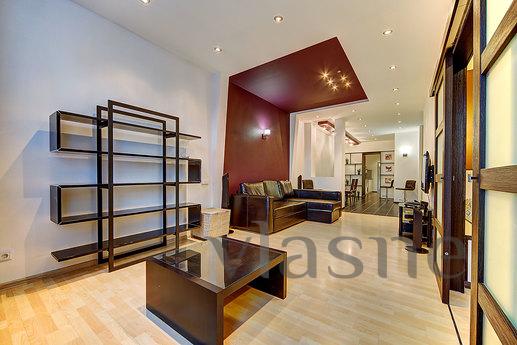 The apartment is renovated in center, Saint Petersburg - apartment by the day