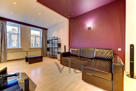 The apartment is renovated in center, Saint Petersburg - apartment by the day