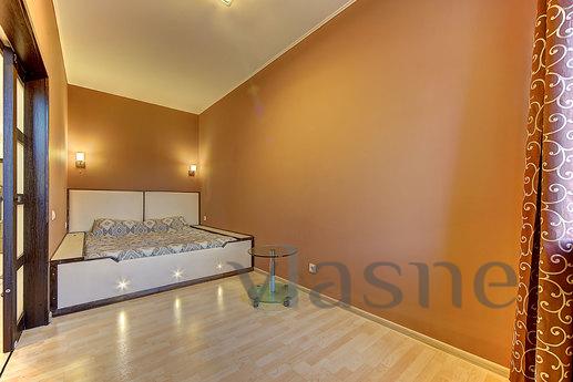 The apartment is renovated in center, Saint Petersburg - apartment by the day