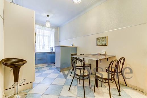 3-bedroom apartment in the center of St., Saint Petersburg - apartment by the day