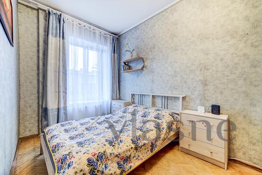 The guests of the northern capital and prefer to stay close 