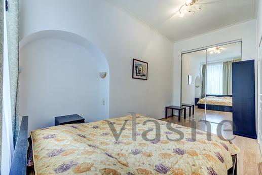 Apartment on Nevsky Prospekt, Saint Petersburg - apartment by the day