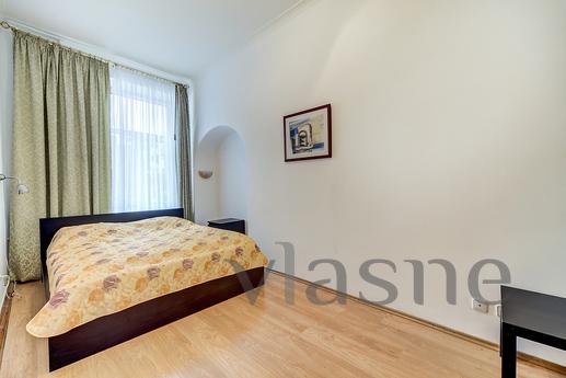 Apartment on Nevsky Prospekt, Saint Petersburg - apartment by the day