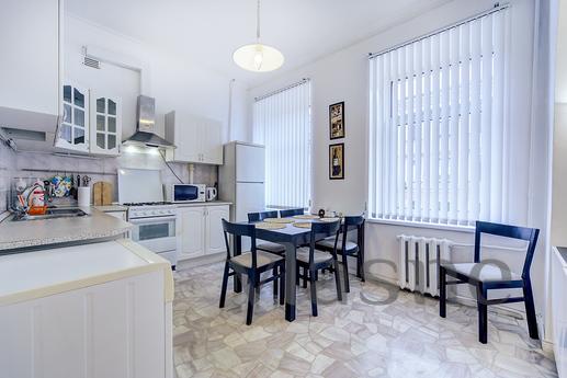 Apartment on Nevsky Prospekt, Saint Petersburg - apartment by the day