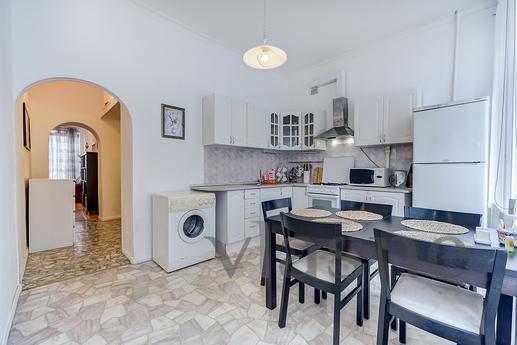 Apartment on Nevsky Prospekt, Saint Petersburg - apartment by the day