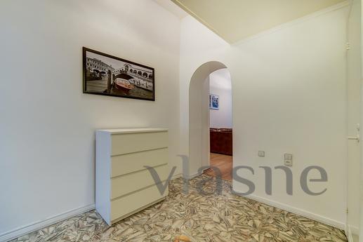 Apartment on Nevsky Prospekt, Saint Petersburg - apartment by the day