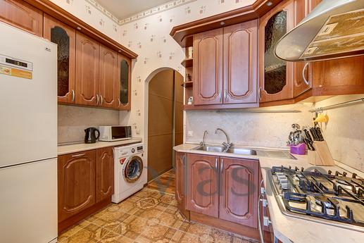 Apartment on Nevsky Prospekt, Saint Petersburg - apartment by the day