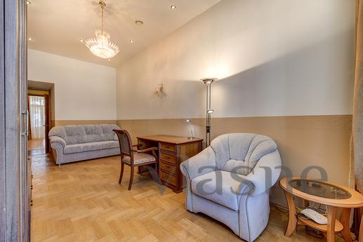 Apartment on Nevsky Prospekt, Saint Petersburg - apartment by the day