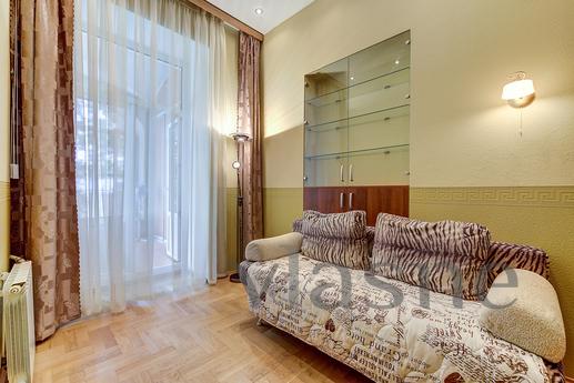 Apartment on Nevsky Prospekt, Saint Petersburg - apartment by the day