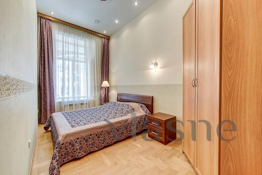 Apartment on Nevsky Prospekt, Saint Petersburg - apartment by the day
