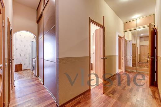 Apartment on Nevsky Prospekt, Saint Petersburg - apartment by the day