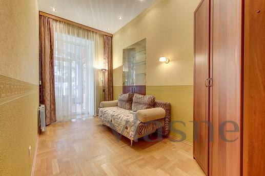 Apartment on Nevsky Prospekt, Saint Petersburg - apartment by the day