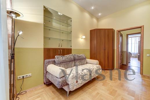 Apartment on Nevsky Prospekt, Saint Petersburg - apartment by the day