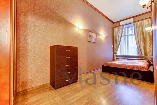 Apartment on Nevsky Prospekt 23, Saint Petersburg - apartment by the day