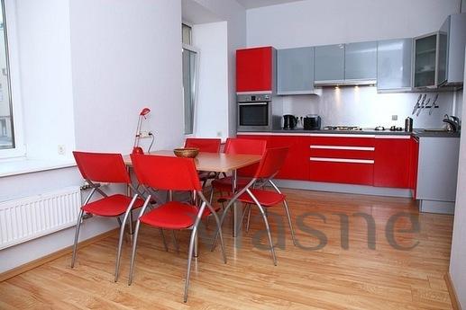 The windows on the quiet street and yard. 2 rooms of 20 mete