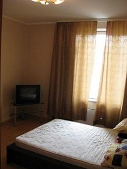 It offers well-maintained two-bedroom apartment on the day. 