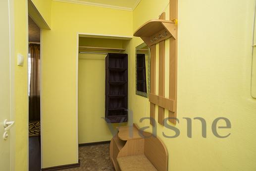 1-bedroom apartments in the center next, Yekaterinburg - apartment by the day