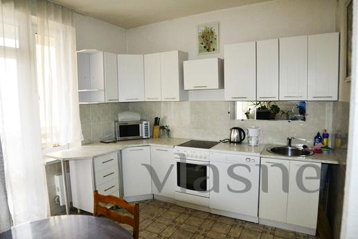 Large 3 bedroom apartment for rent, Yekaterinburg - apartment by the day