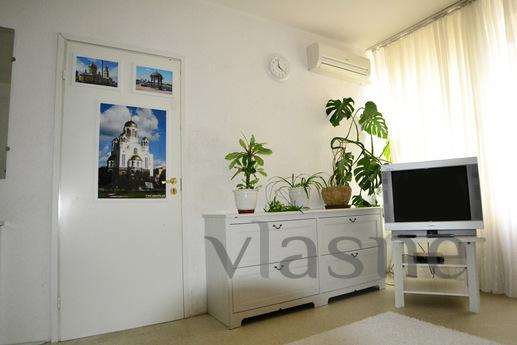 Large 3 bedroom apartment for rent, Yekaterinburg - apartment by the day