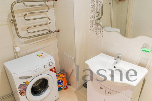Large, bright, one bedroom apartment, Yekaterinburg - apartment by the day