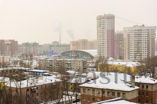 Large, bright, one bedroom apartment, Yekaterinburg - apartment by the day