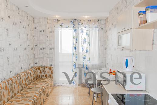 Large, bright, one bedroom apartment, Yekaterinburg - apartment by the day