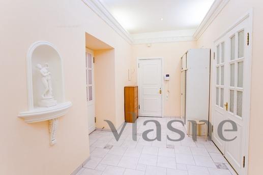 APARTMENT IN THE HEART discount factor, Saint Petersburg - apartment by the day