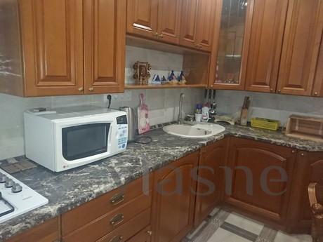 2 bedroom apartment on Krasnoarmeyskaya, Rostov-on-Don - apartment by the day