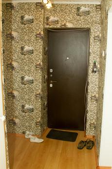 1 BR. NEAR METRO, CLOSE AKVOPARK, Yekaterinburg - apartment by the day