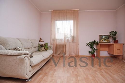 Chelyabinsk Molodogvardeitsev 39B, Chelyabinsk - apartment by the day