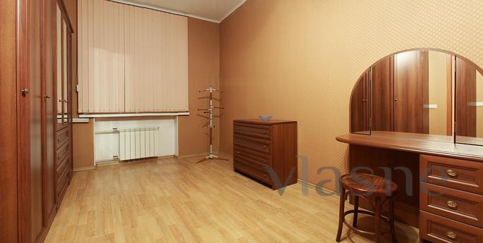 Garden-Karetnaya 6.4 p.1, Moscow - apartment by the day