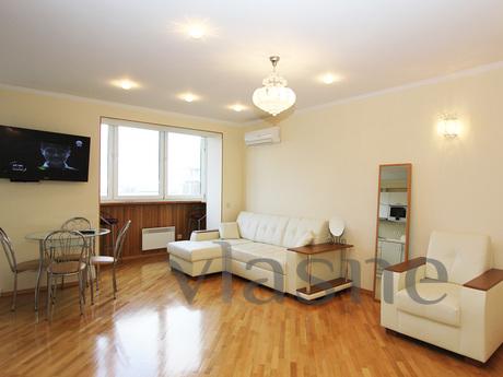 Elegant studio with designer renovated. All upholstered furn