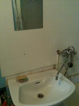 1 room apartment next the railway, Yekaterinburg - apartment by the day